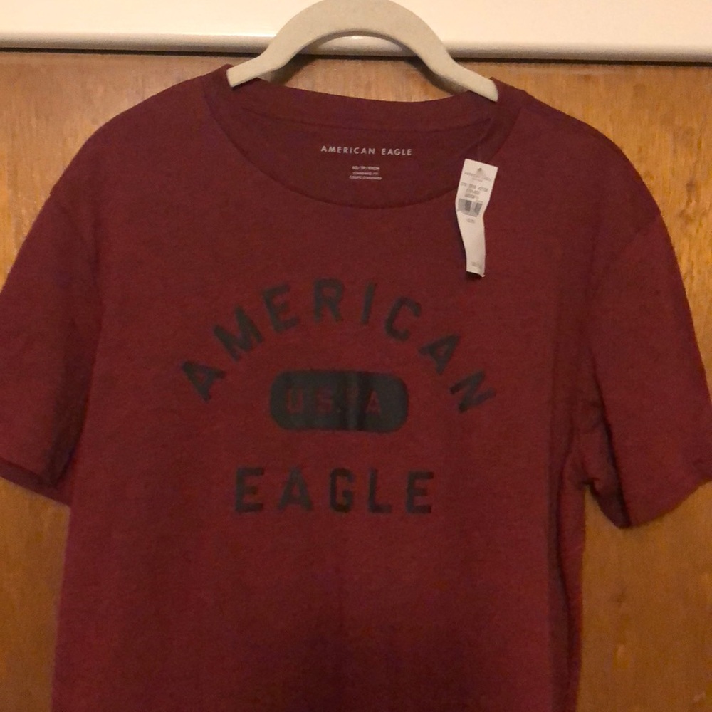 Maroon American Eagle t-shirt, stretch material